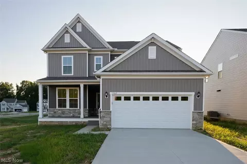 3762 Kelli Ter, Green, OH 44685