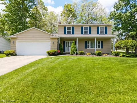 8152 Twin Oaks Dr, Broadview Heights, OH 44147