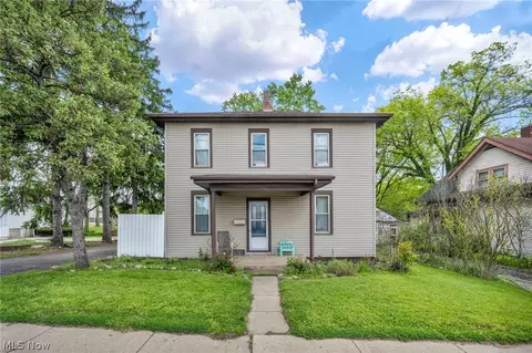 22 Main St S, Navarre, OH 44662