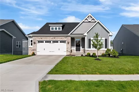 6877 Harrington Ct, Canton, OH 44721