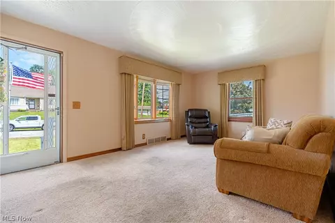 Living - 814 Lakeview Ave NW, Canton, OH 44708 photo 3 of 3