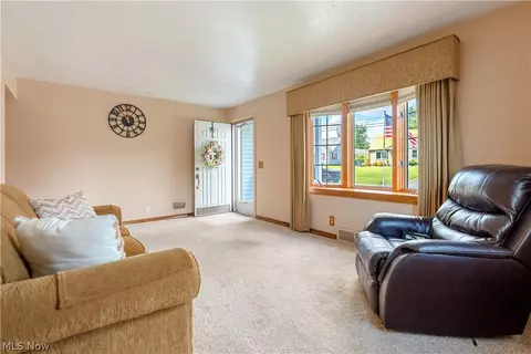 Living - 814 Lakeview Ave NW, Canton, OH 44708 photo 1 of 3