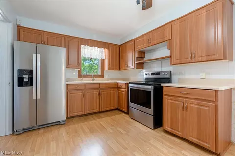 Kitchen - 814 Lakeview Ave NW, Canton, OH 44708 photo 2 of 3
