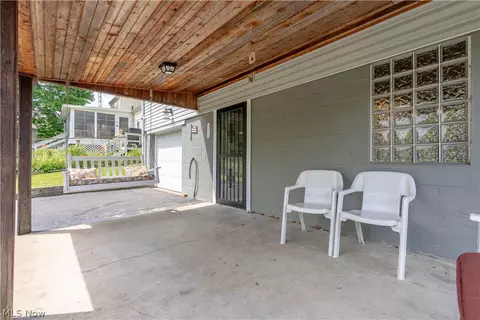 Exterior - 814 Lakeview Ave NW, Canton, OH 44708 photo 3 of 7