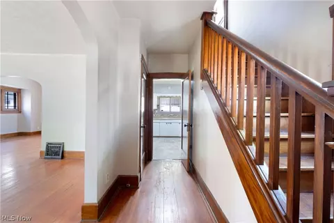 Entry Way - 51 Indianola Rd, Youngstown, OH 44512 photo 1 of 2