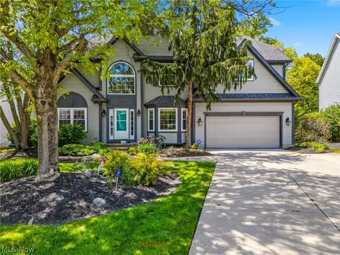 2984 Silver Maple Dr, Fairlawn, OH 44333