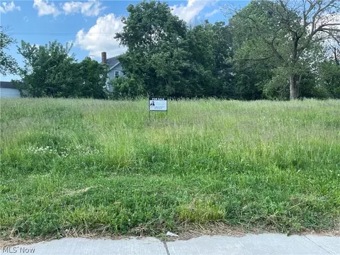 14801 Woodworth Rd, Cleveland, OH 44112