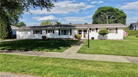 1017 Kaderly St NW, New Philadelphia, OH 44663