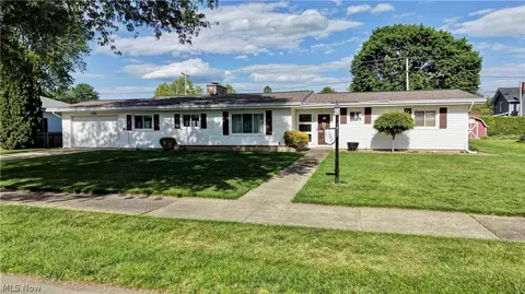 1017 Kaderly St NW, New Philadelphia, OH 44663