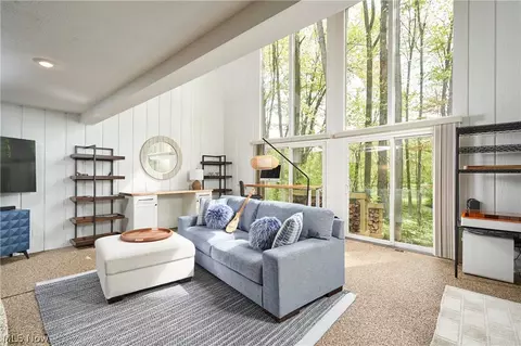 Living - 873 Old Spring Rd, Copley, OH 44321 photo 2 of 4