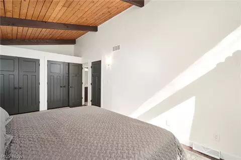 Bedroom - 873 Old Spring Rd, Copley, OH 44321 photo 2 of 2