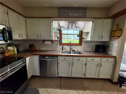 126 Valley Forge Cir, Elyria, OH 44035 photo 5