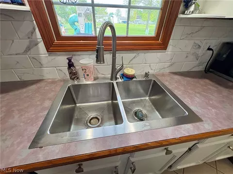 126 Valley Forge Cir, Elyria, OH 44035 photo 6