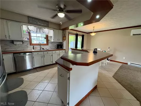 126 Valley Forge Cir, Elyria, OH 44035 photo 4
