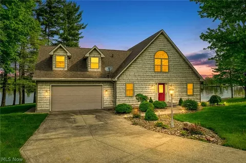 483 Owl Pt, Roaming Shores, OH 44084