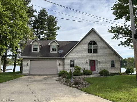 483 Owl Pt, Roaming Shores, OH 44084
