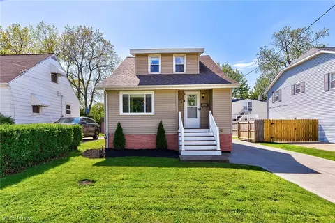 4664 Brookwood Dr, Brooklyn, OH 44144