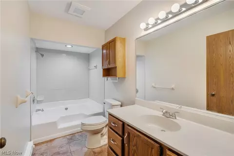 Bath - 624 Angiline Dr, Boardman, OH 44512 photo 1 of 4
