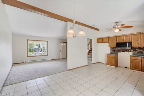 Living - 624 Angiline Dr, Boardman, OH 44512 photo 4 of 8