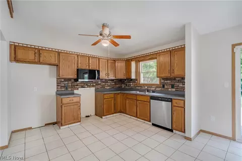 Kitchen - 624 Angiline Dr, Boardman, OH 44512 photo 1 of 3