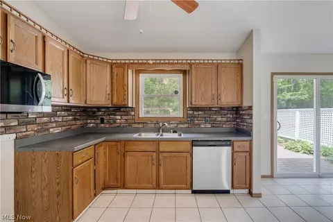 Kitchen - 624 Angiline Dr, Boardman, OH 44512 photo 3 of 3