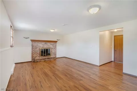Living - 624 Angiline Dr, Boardman, OH 44512 photo 5 of 8