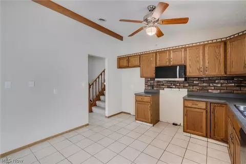 Kitchen - 624 Angiline Dr, Boardman, OH 44512 photo 2 of 3