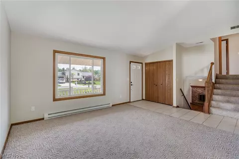 Living - 624 Angiline Dr, Boardman, OH 44512 photo 2 of 8
