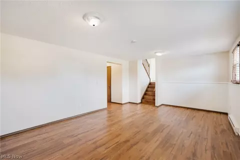 Living - 624 Angiline Dr, Boardman, OH 44512 photo 6 of 8