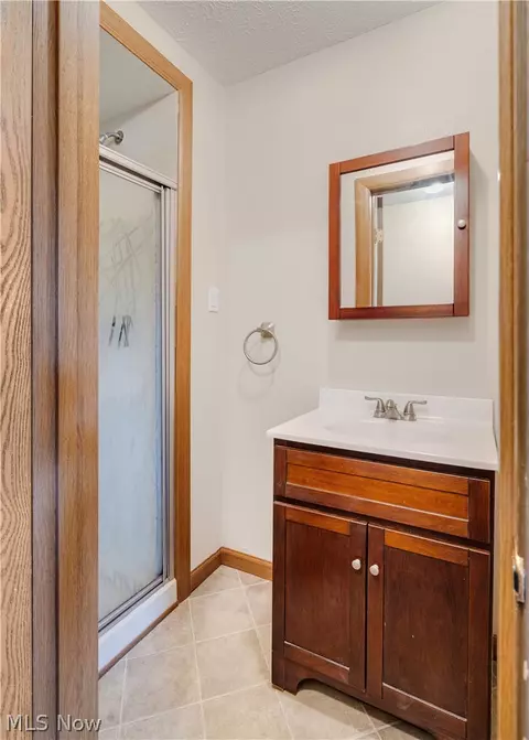 Bath - 624 Angiline Dr, Boardman, OH 44512 photo 3 of 4