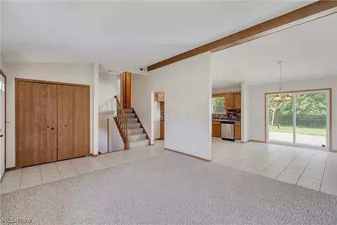 Living - 624 Angiline Dr, Boardman, OH 44512 photo 3 of 8