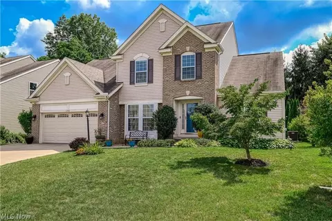 1242 Bexley Cir, Akron, OH 44312