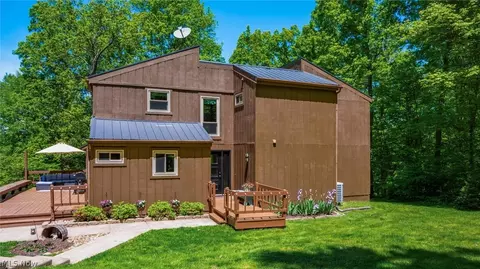 10383 Twin Oaks Dr, Cambridge, OH 43725
