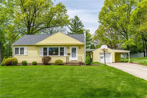 3126 Edgerton Rd, Stow, OH 44224