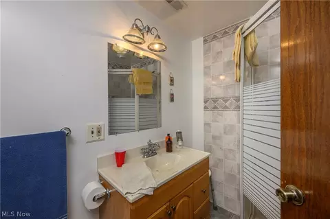 Bath - 2677 Summit Rd, Akron, OH 44321 photo 5 of 5