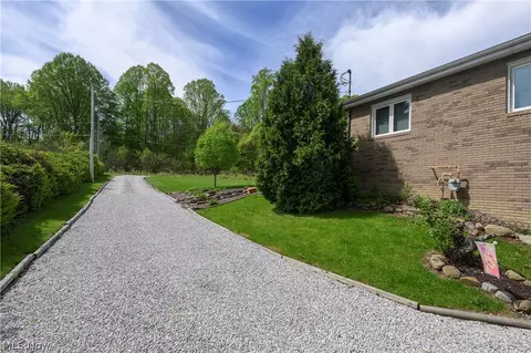 Exterior - 2677 Summit Rd, Akron, OH 44321 photo 7 of 10