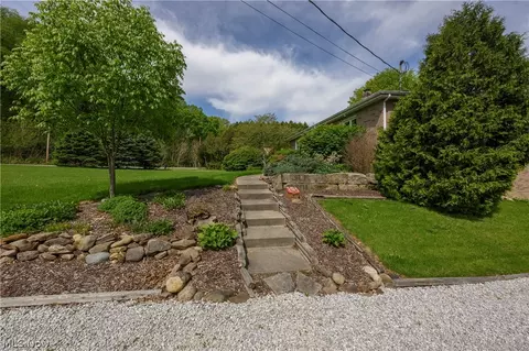 Exterior - 2677 Summit Rd, Akron, OH 44321 photo 6 of 10