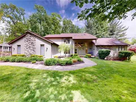 857 Hardwood Ct, Gates Mills, OH 44040