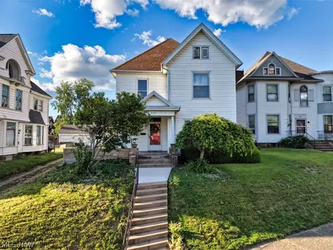 822 Main St, Coshocton, OH 43812
