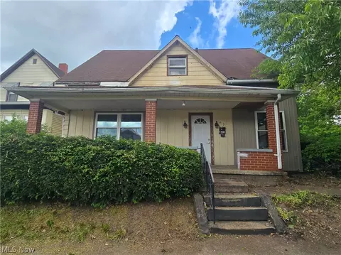 413 N 9th St, Coshocton, OH 43812