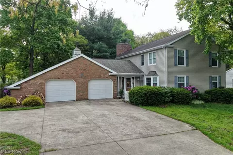 1036 Briarview Ave NW, North Canton, OH 44720