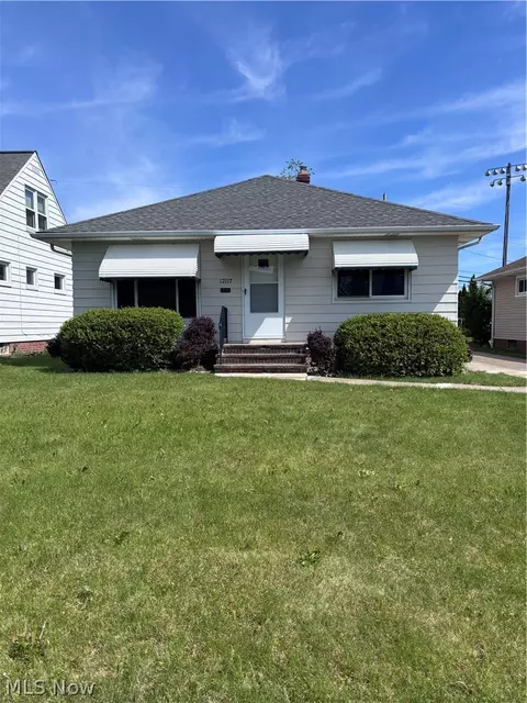 12117 Thraves Rd, Garfield Heights, OH 44125