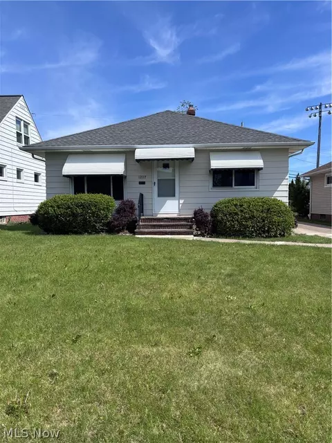 12117 Thraves Rd, Garfield Heights, OH 44125