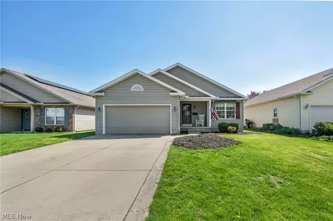 325 Longfellow St, Elyria, OH 44035