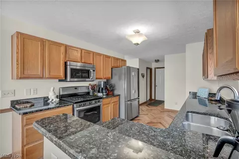 325 Longfellow St, Elyria, OH 44035 photo 12