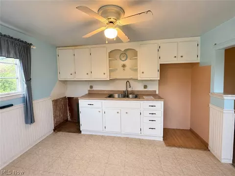 Kitchen - 103 Smith St, Weirton, WV 26062 photo 2 of 3