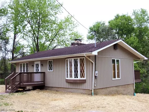 4960 W Lagoon Rd, West Farmington, OH 44491