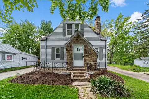 5688 Shawnee Dr, Lyndhurst, OH 44124