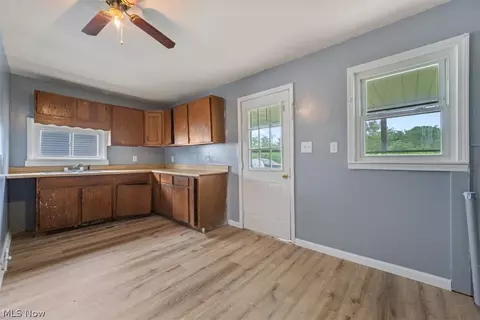 Entry Way - 4316 Pleasant St, Willard, OH 44890 photo 2 of 5