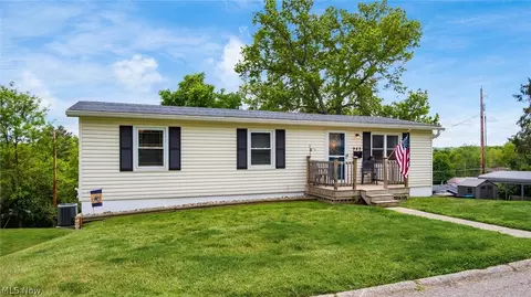 948 N Moorewood Dr, Zanesville, OH 43701
